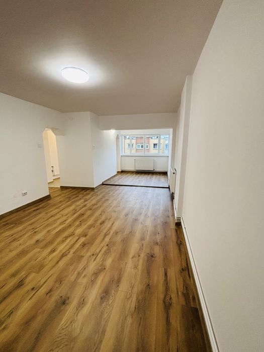 PROPRIETAR - vand apartament renovat 2 camere - Blvd. Grivitei