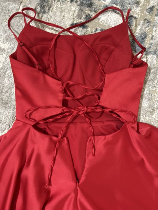 Плятье бархатно красный идеально для корпоративы