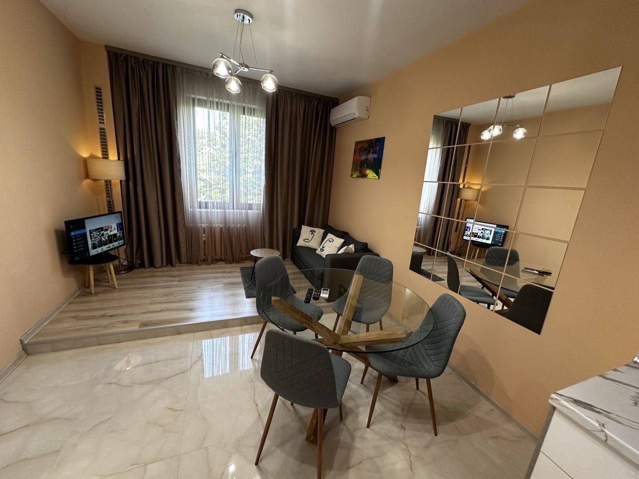 Дава се под наем Двустаен апартамент в Враца, Център - 50 кв.м за 331.5 € - Снимка #2