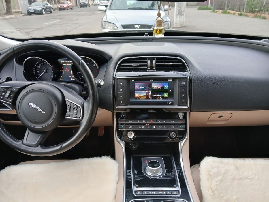 Jaguar xe adblu .