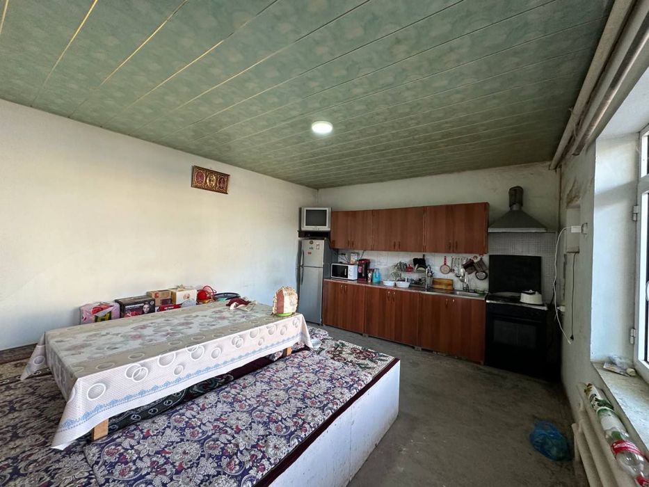 Уч кахрамон постидан 7 км кирганда обод махаллада 4 хонали уй сотилади