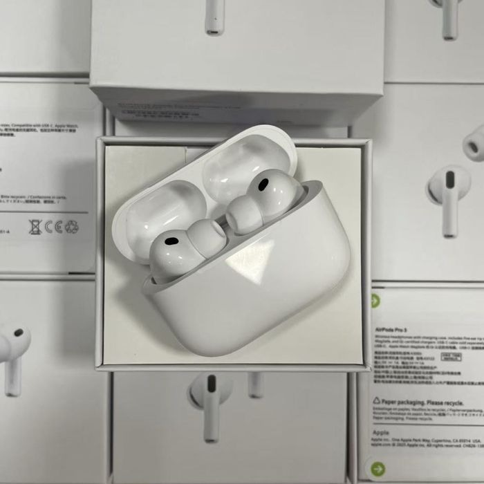 APPLE Airpods Pro 3 •