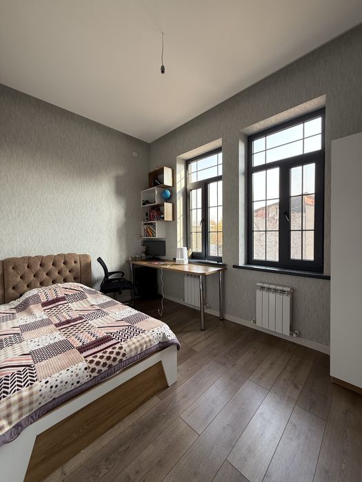 Юнусабад. Уч кахрамон постдан 5 км да жойлашган. Таййор кодедж.