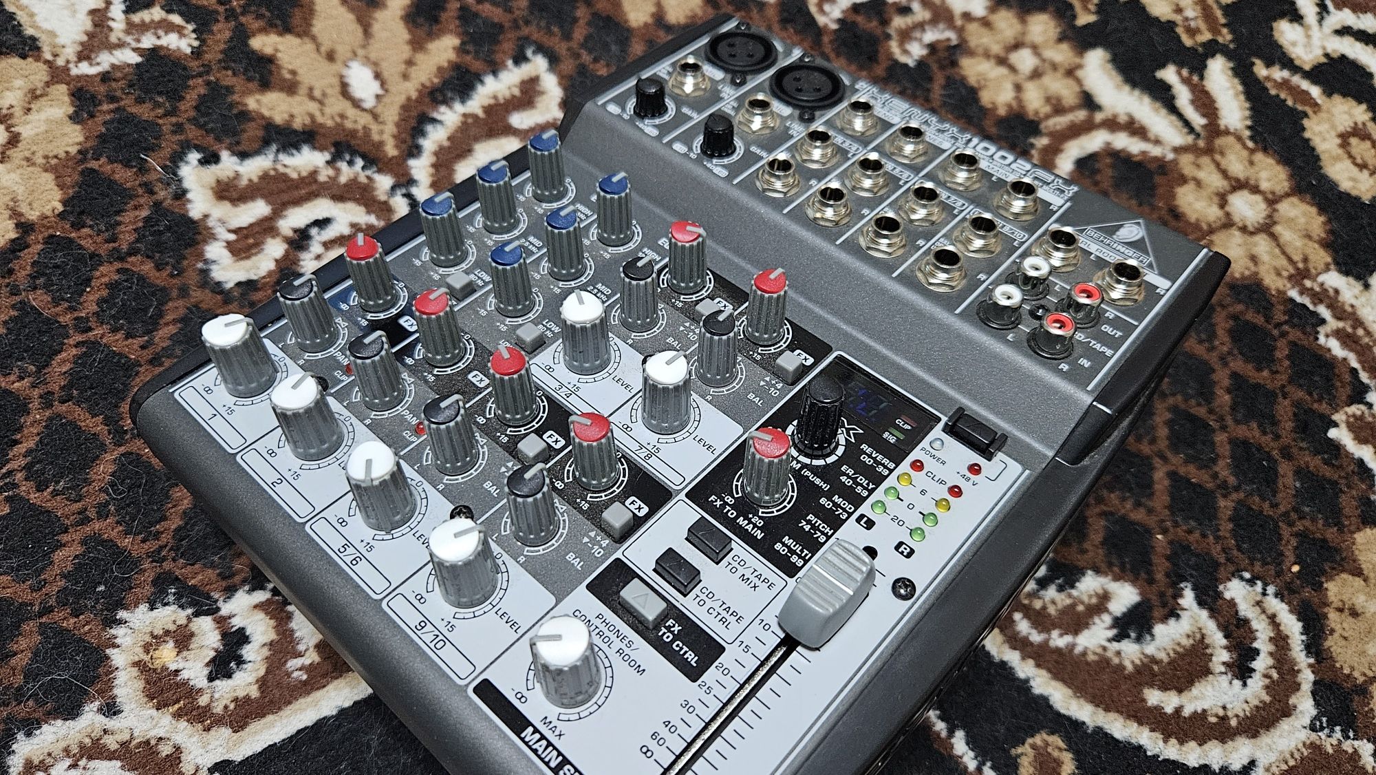 Микшерный пульт behringer 1002fx