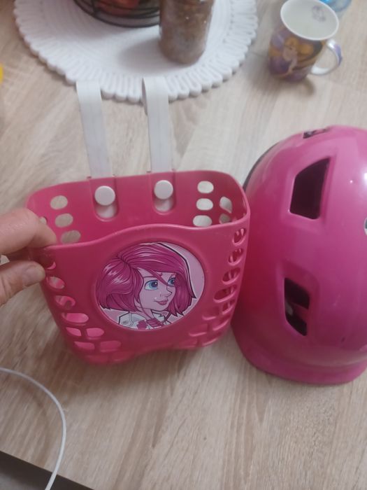 Vând cos bicicleta și casca