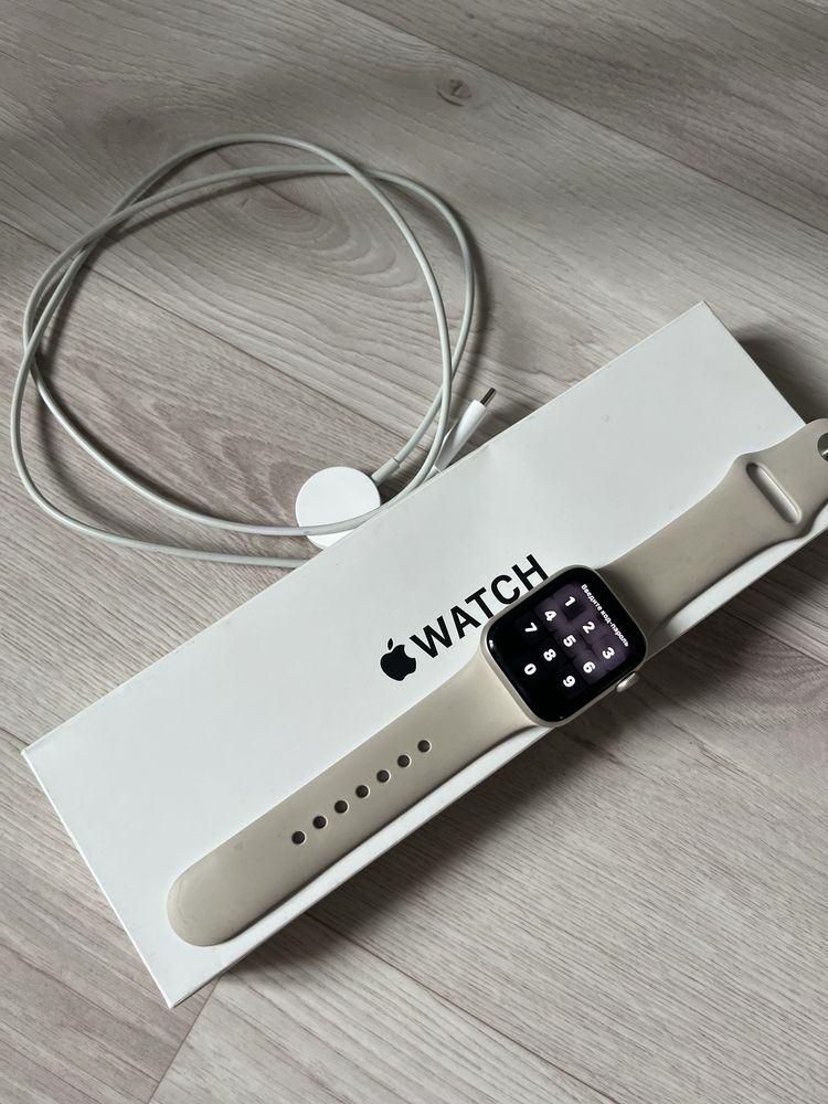 Продам Apple Watch SE