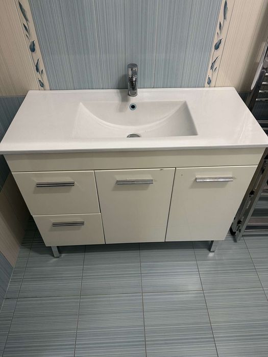 Cabina de dus cu cada, oglinda cu led pe touch, corp baie chiuveta