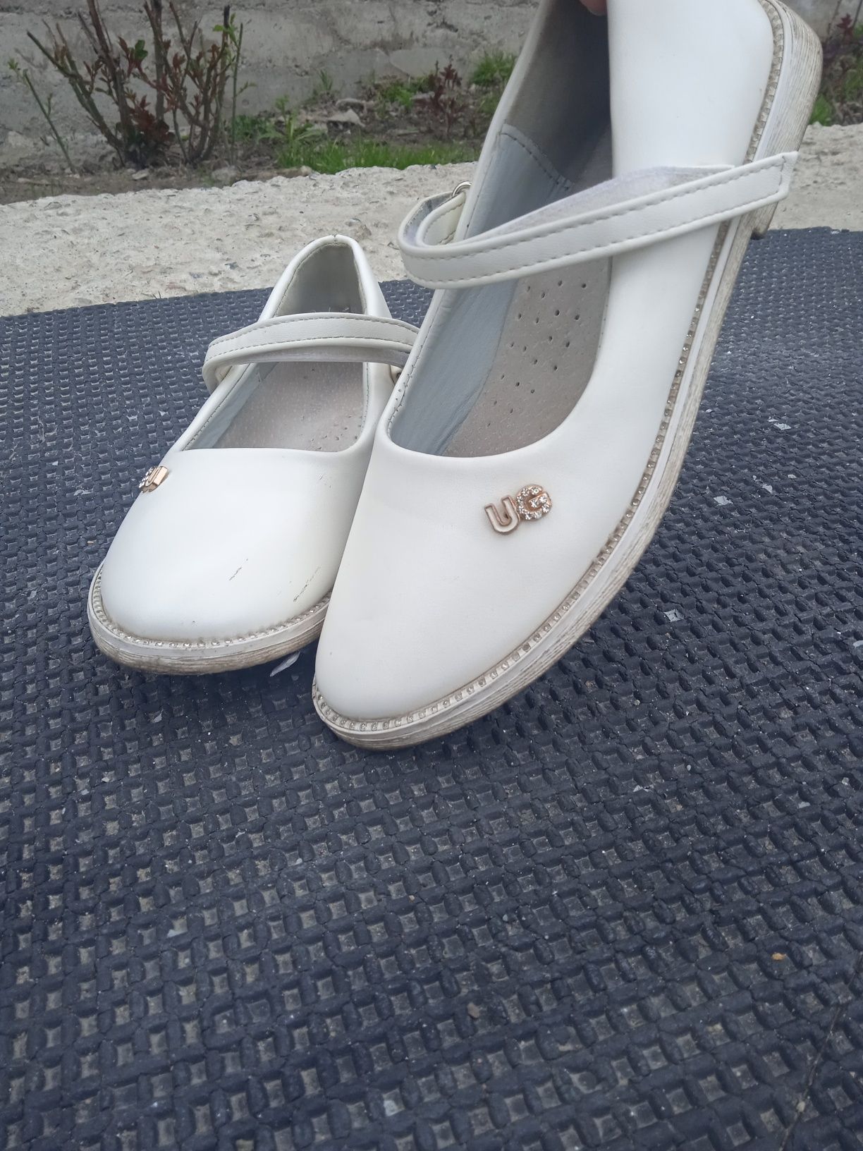 Белые женские туфли