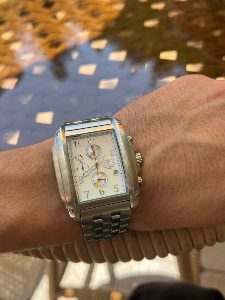 Часы механические INVICTA