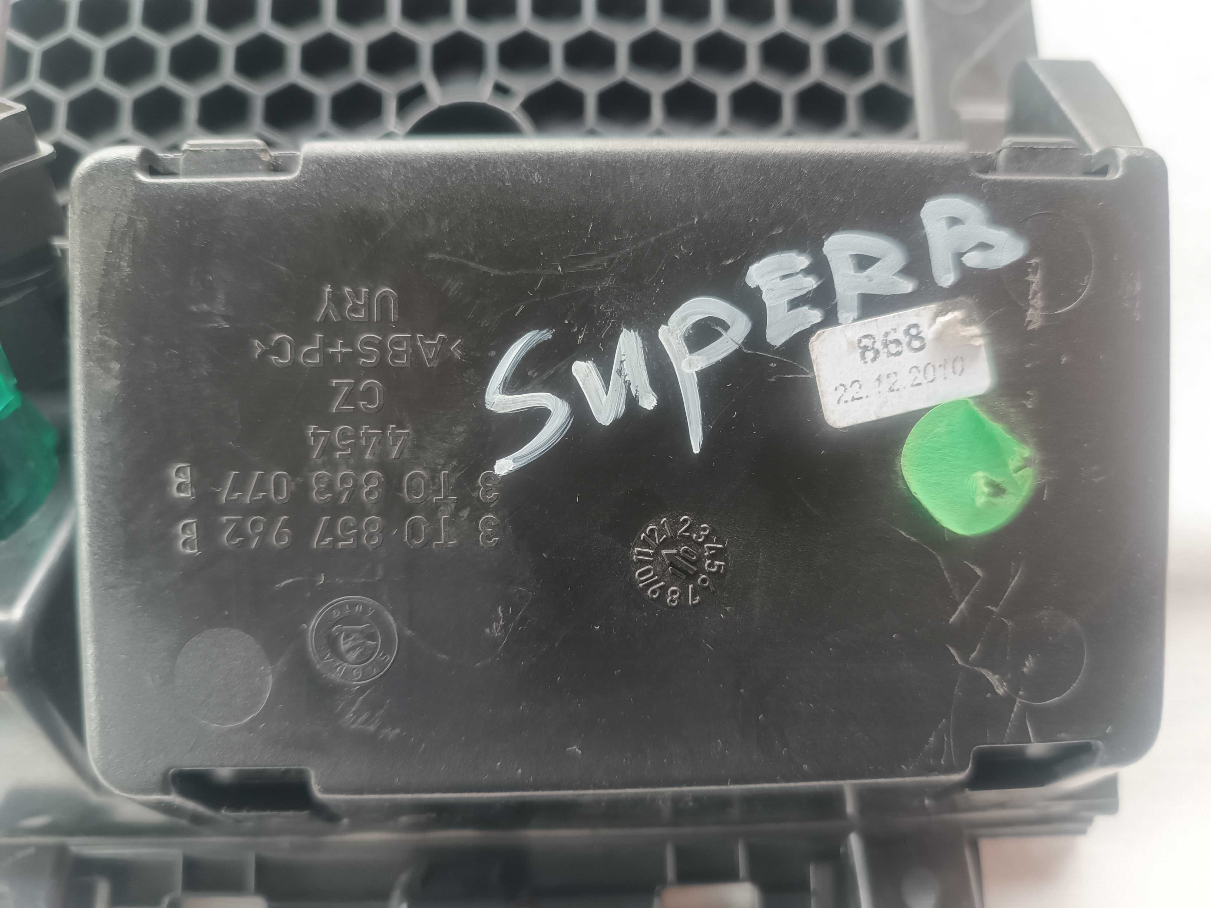 Пепелник панел, конзола Шкода Суперб / Skoda Superb
