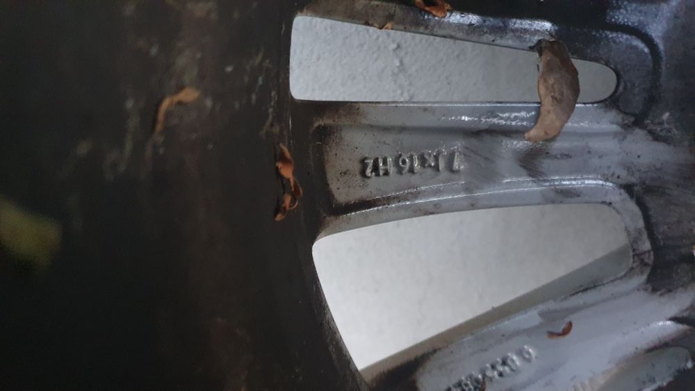 Vând roți jante aliaj bmw 205 60 16