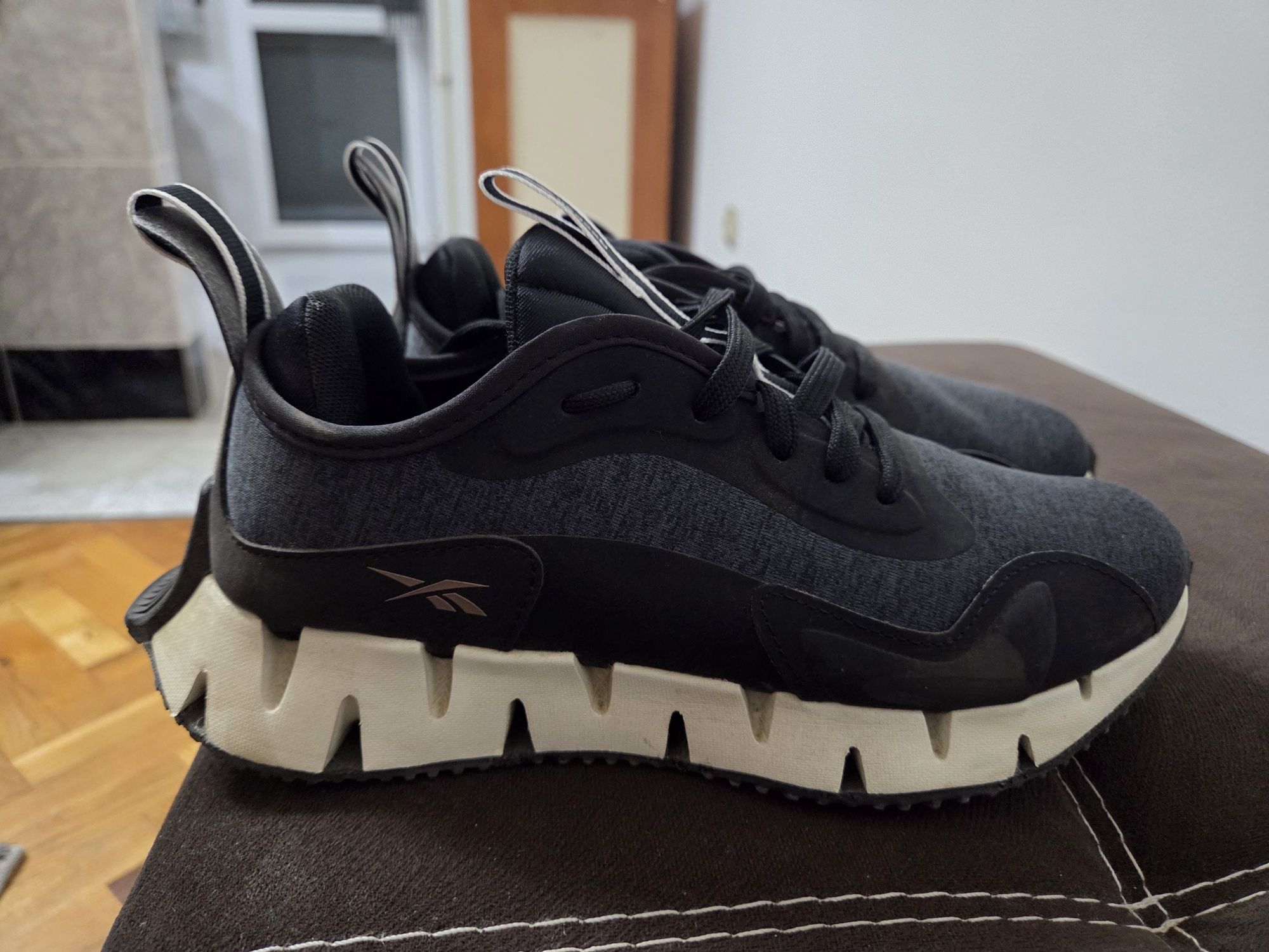 Маратонки REEBOK