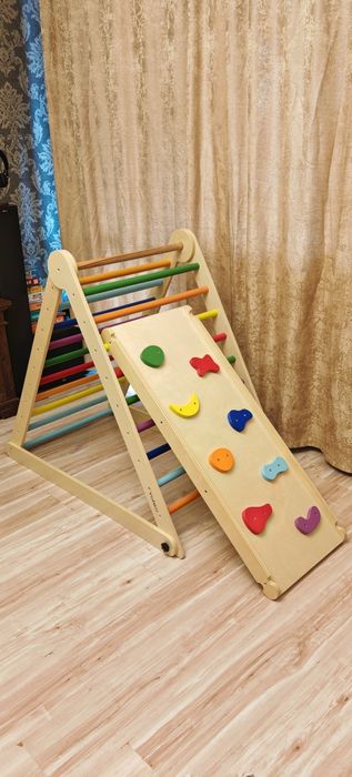 Triunghi de joaca XL marca Yoleo cu tobogan si  rampa catarare