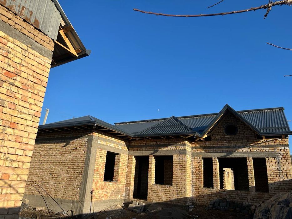 Продаю дом каробка срочна 5 сотик  9 комнат