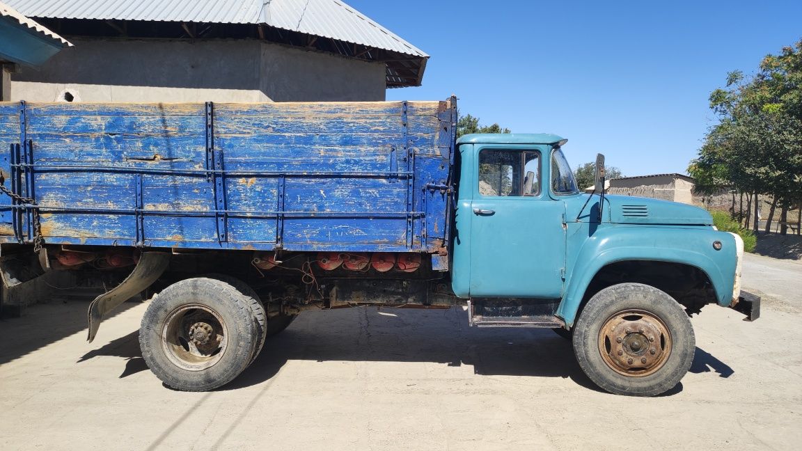 Zil-138 gaz va benzinda yuradi