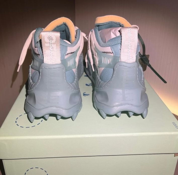 Adidasi off white odsy 1000