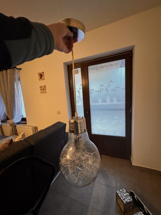 Corp de iluminat in forma de bec