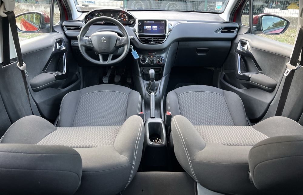Peugeot_ 208 Face