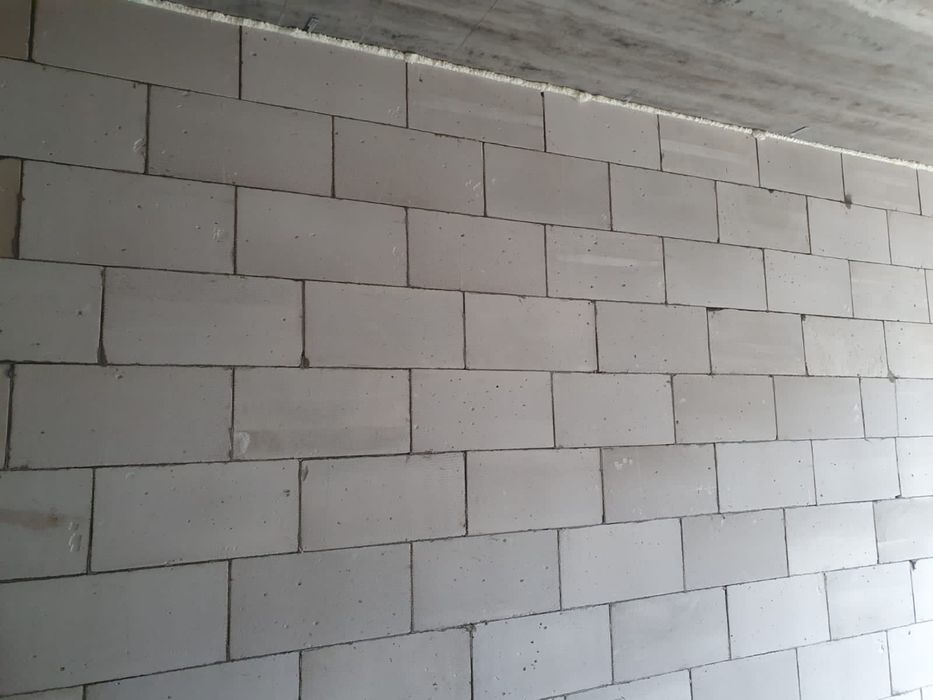 Каменщик кирпичом,любые кирпичные кладки.