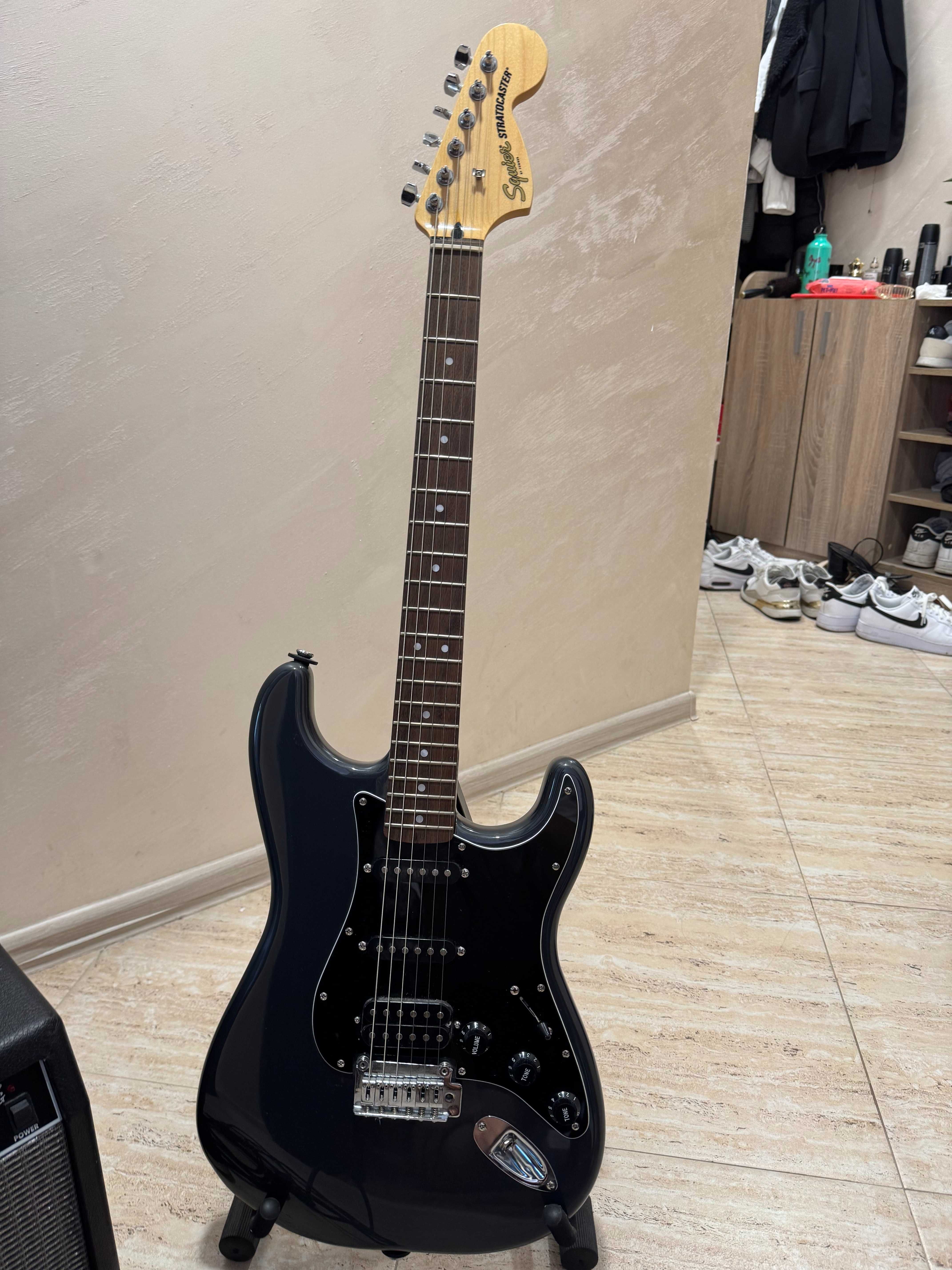 Комплект електрическа китара Squier Affinity + Fender усилвател