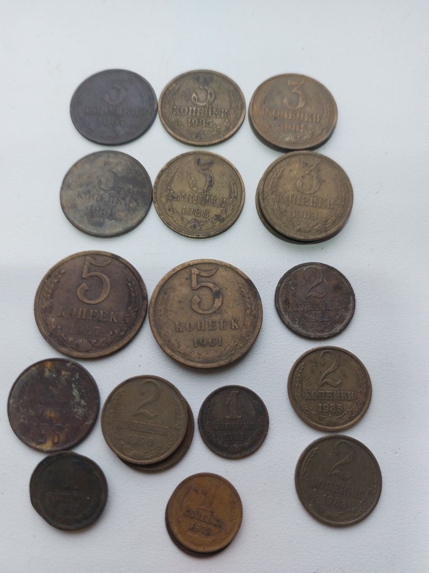 Продам монеты российского и СССР номинала старые. 10.000 тг