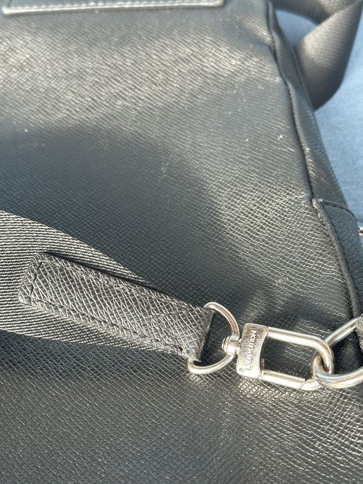 LOUIS VUITTON Avenue sling Waist bum