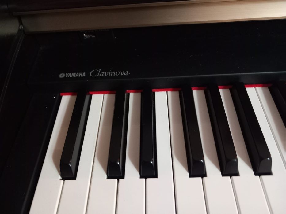 Pian digital Yamaha Clavinova CLP-330