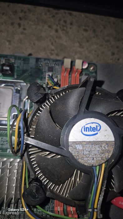 Дънна платка , Процесори, охладител за процесор