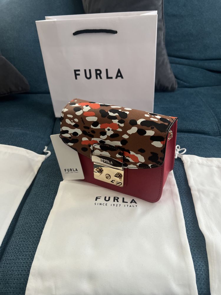 Furla Metropolis Crossbody.С всички етикети,сертификат,сериен номер.