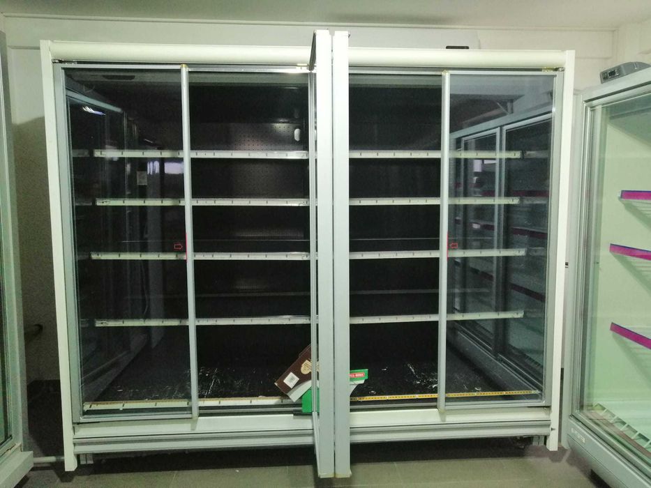 Vitrină spre vânzare