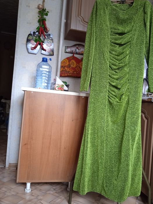 Платье новое 46 размер с люрексом