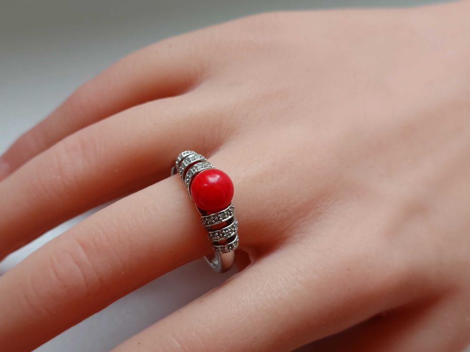 Inel argint rodiat cu coral sferă și 20 diamante