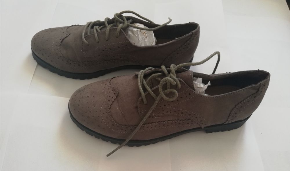 Pantofi noi marimea 38