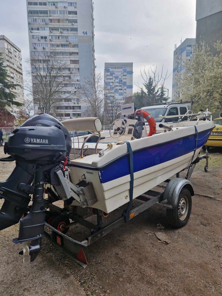 Лодка с конзола Yerliyurt 460B с колесар