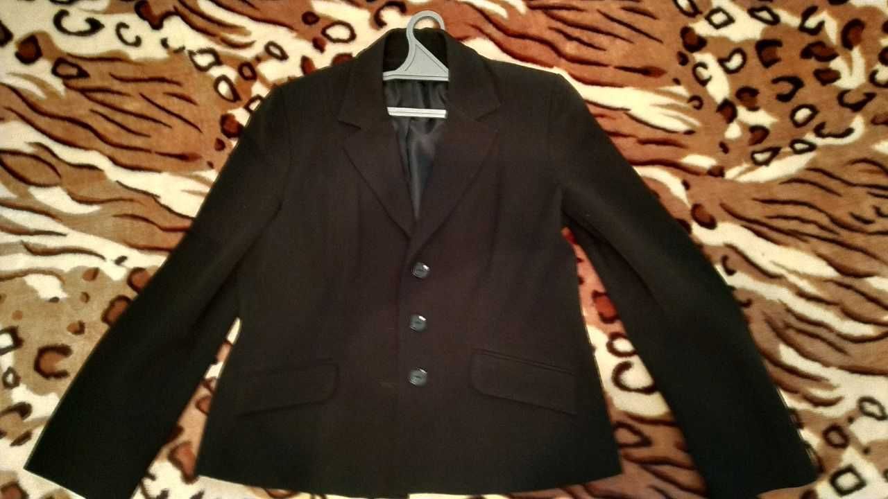 Черный пиджак в хорошем состоянии
