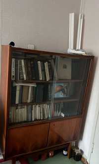 Шкаф с антикварными книгами