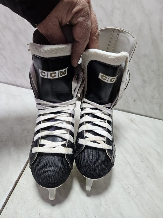 Patine 80 hochei hockey CCM  marime  36 ( 23 cm)
