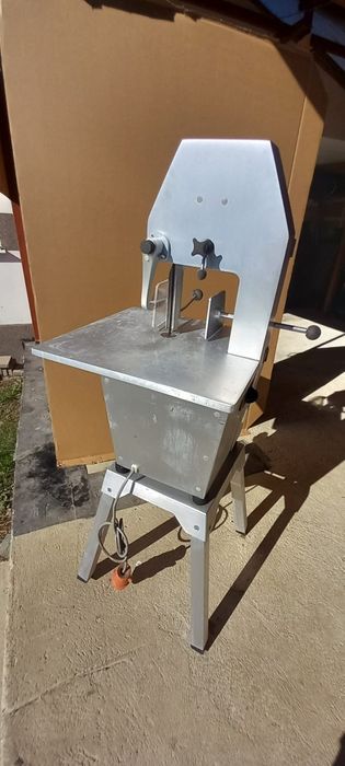 Banzic Oase,Carmangerie/fierastrau cu banda pt taiat oase Rewebo