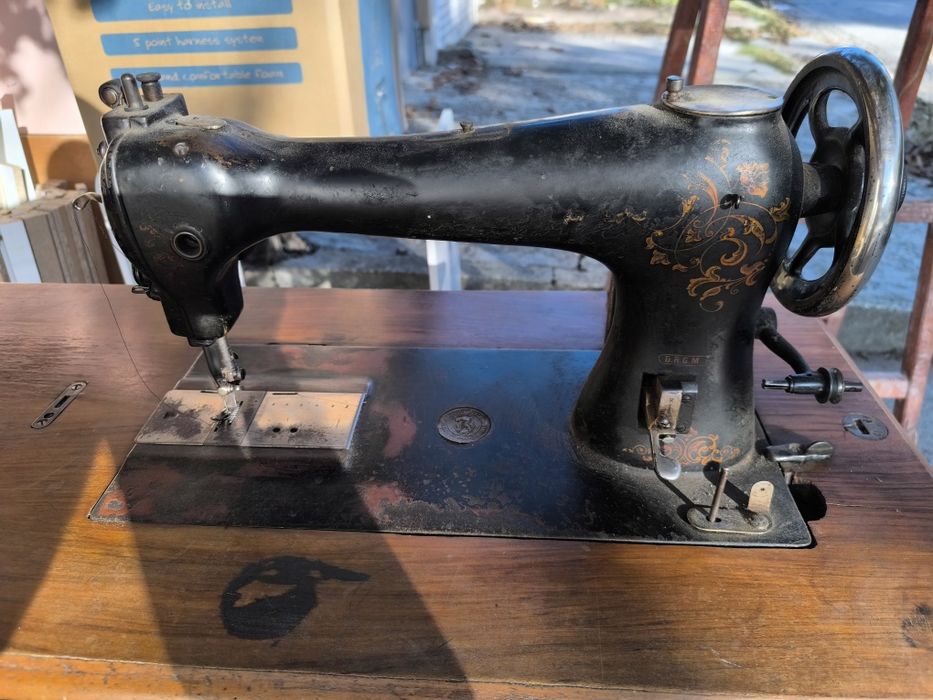 Крачна Шевна машина Afrana