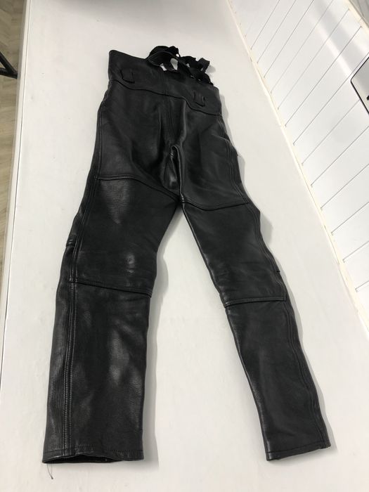 Pantaloni moto piele dama cu bretele și pieptar 50