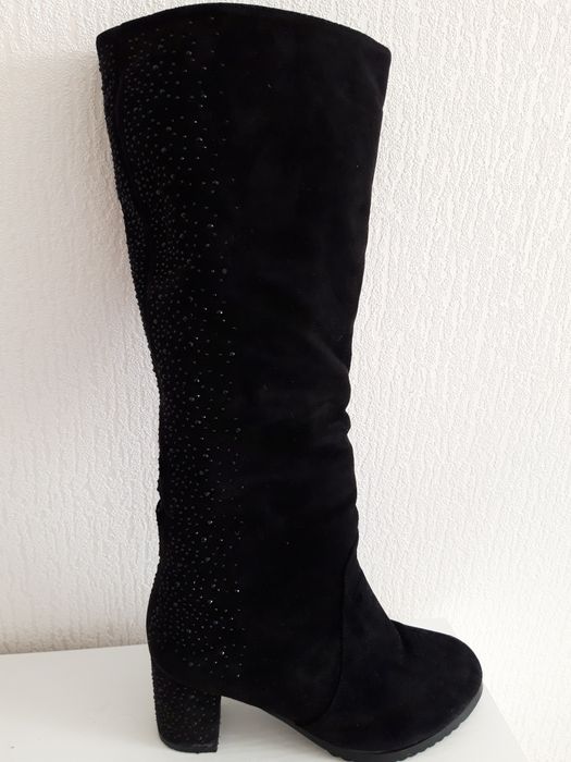 Зимняя женская обувь состояние нового