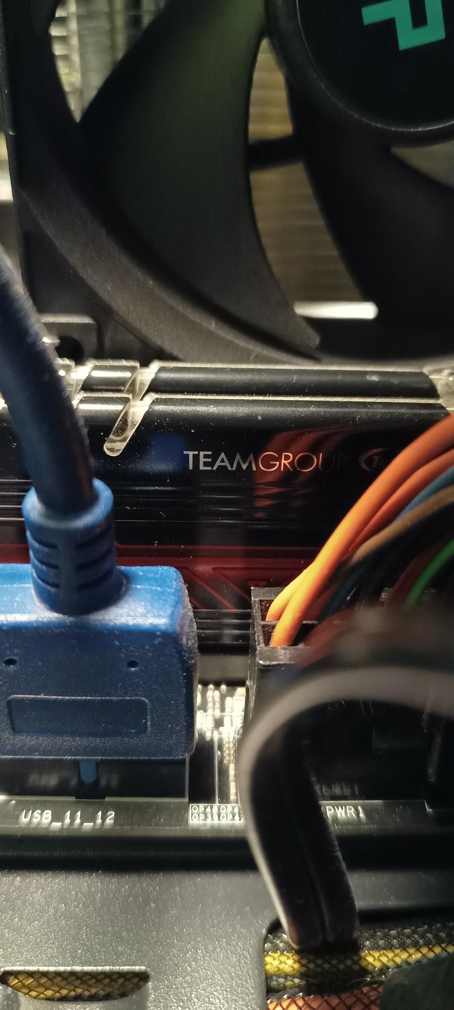 Продавам 2х8GB Ram 3000Mhz памет Team Group Delta