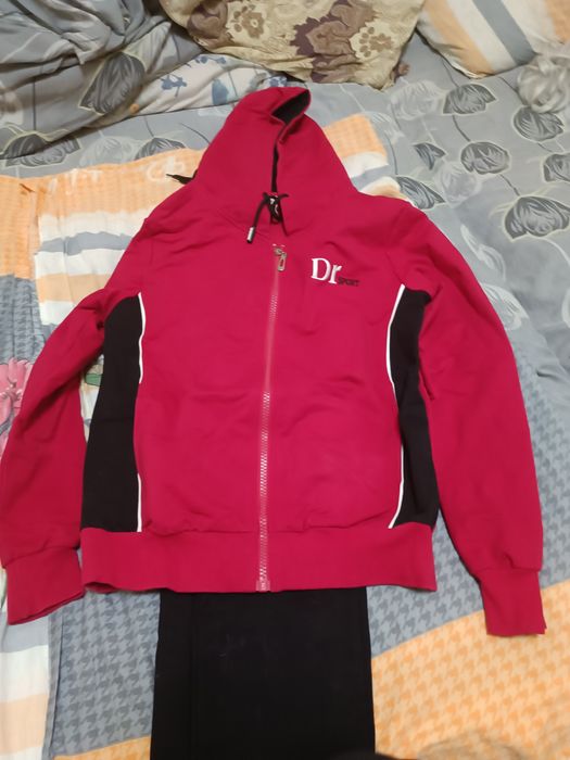 Спортивный костюм для девочки 44 -46