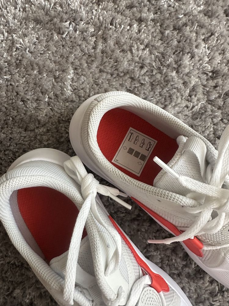 Чисто нови дамски маратонки Nike