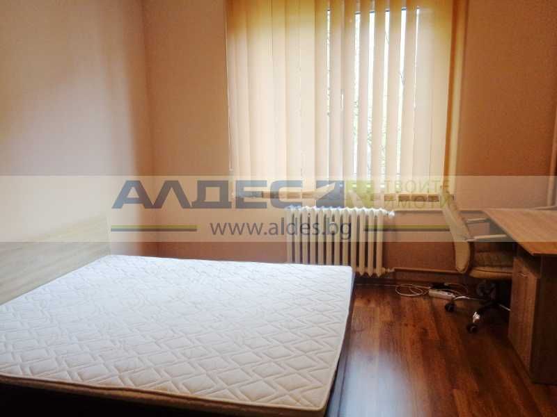 Дава се под наем Тристаен апартамент в София, Център - 78 кв.м за 714 € - Снимка #3
