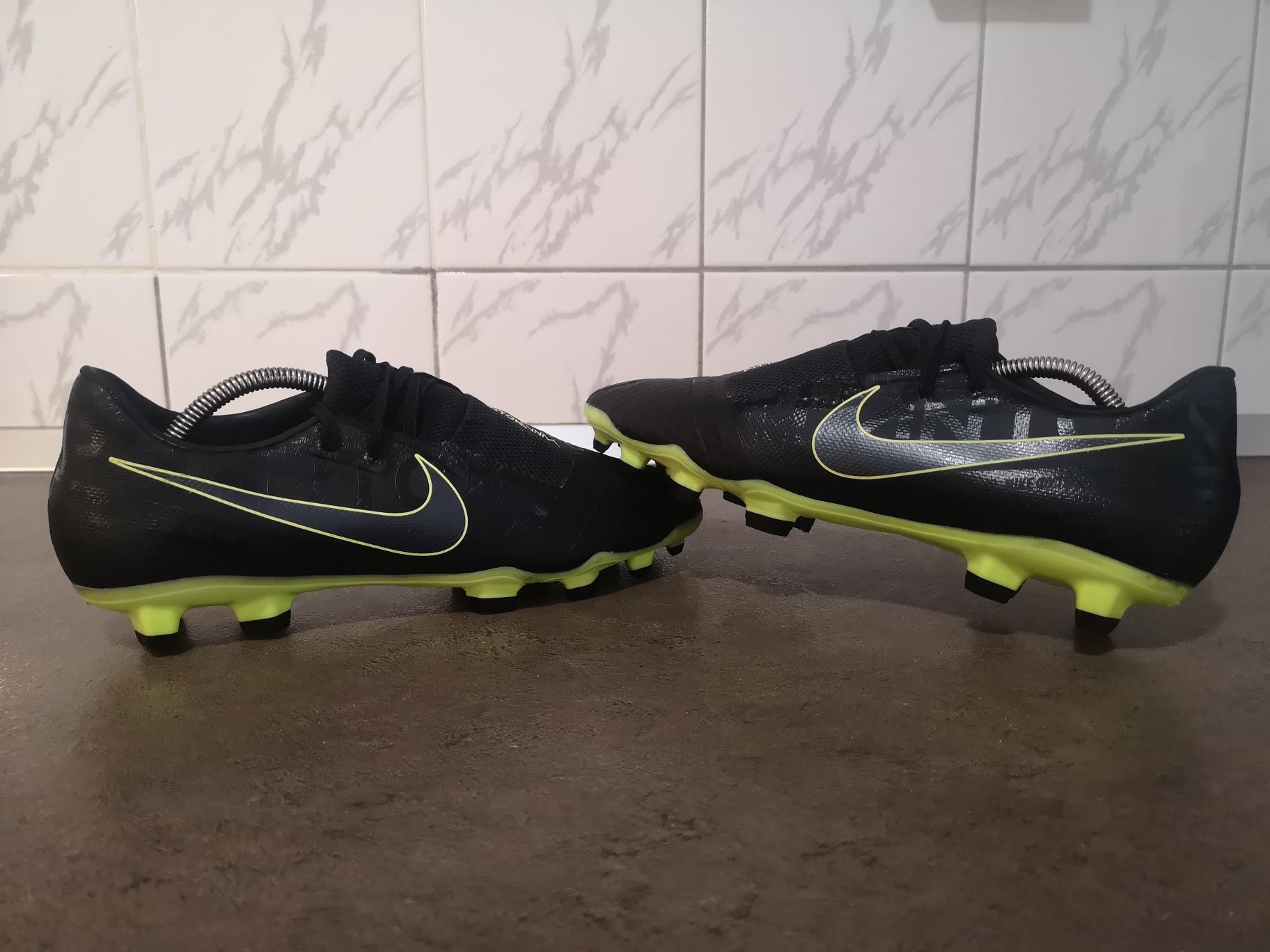 Vând ghete fotbal Nike Phantom în stare foarte bună