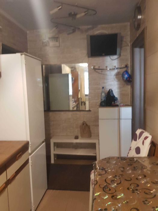 Apartamentde 3 camere semidecomandat Cerna