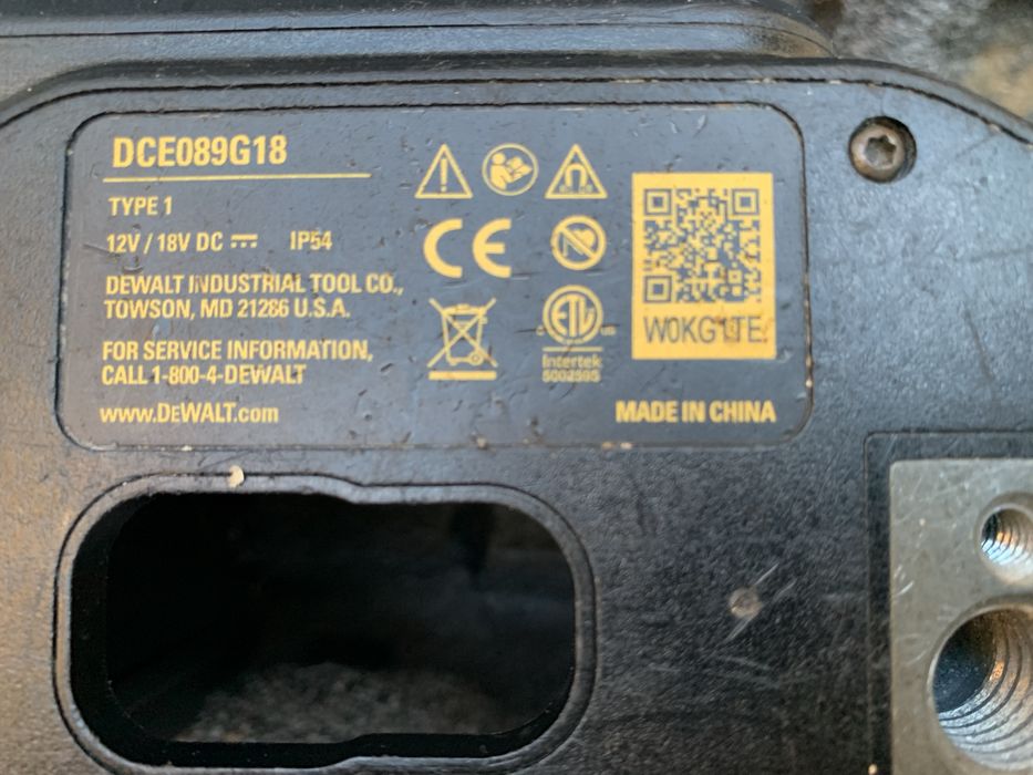 DeWALT DCE089G18/лазерен нивел +детектор, стойки и мишена