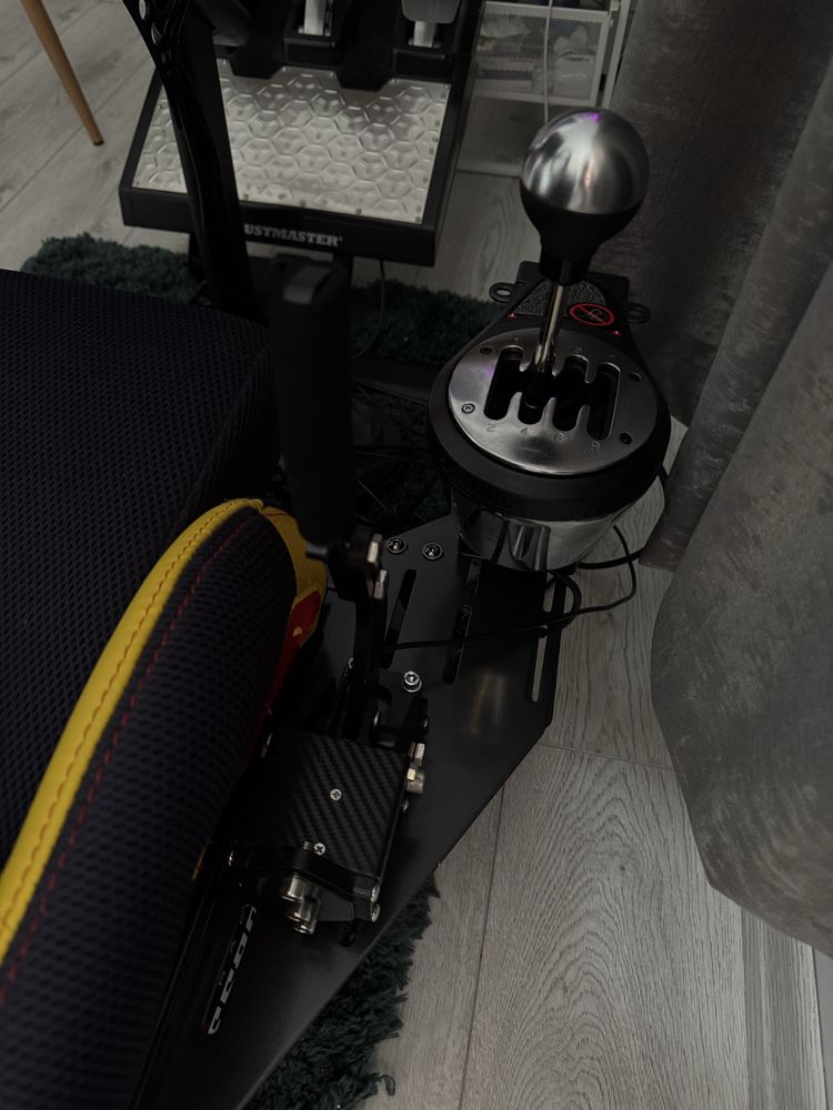 Симулатор волан седалка playseat trustmaster