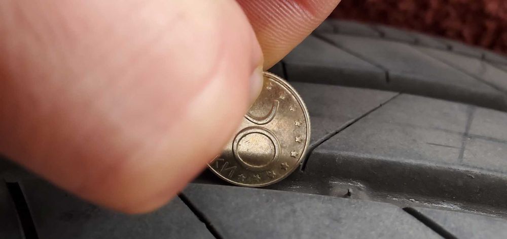 Гуми 4+1 Kumho ECSTA HS52 235/55 R17 103W